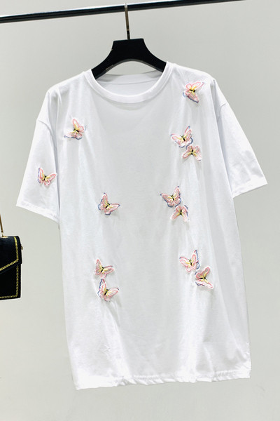 Casual γυναικείο μπλουζάκι με τρισδιάστατο στοιχείο και στρογγυλή λαιμόκοψη