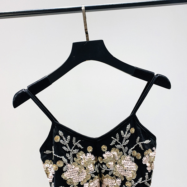 Нов модел къс дамски потник с тънки презрамки и пайети