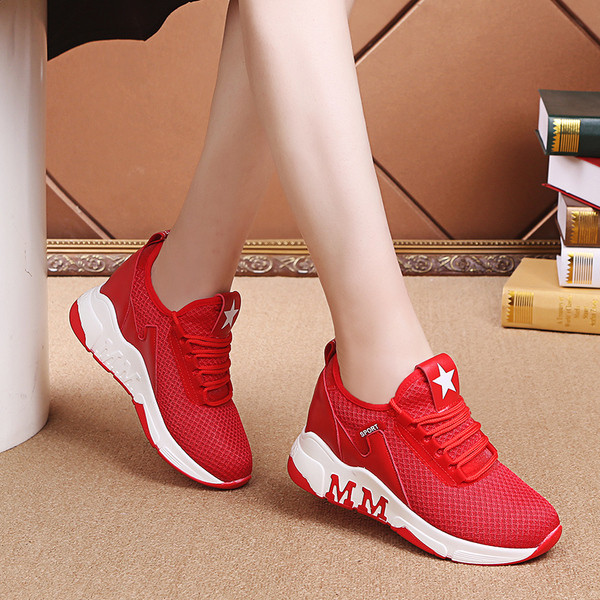 Casual γυναικεία αθλητικά παπούτσια με χοντρά πέλματα, κορδόνια και επιγραφή