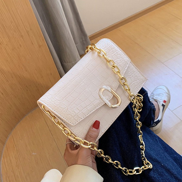 Modern női táskák eko bőrből, fém rögzítéssel