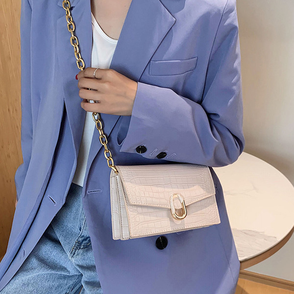 Modern női táskák eko bőrből, fém rögzítéssel