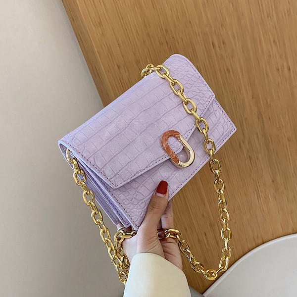 Modern női táskák eko bőrből, fém rögzítéssel