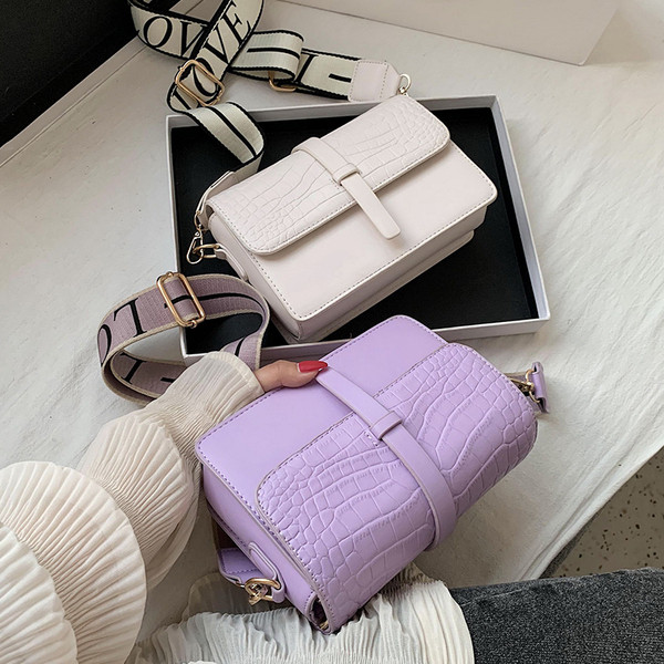 Modern női táska hosszú textil fogantyúval és fém csattal