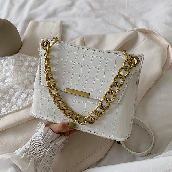 Σύγχρονη γυναικεία τσάντα από οικολογικό δέρμα με μεταλλική αλυσίδα