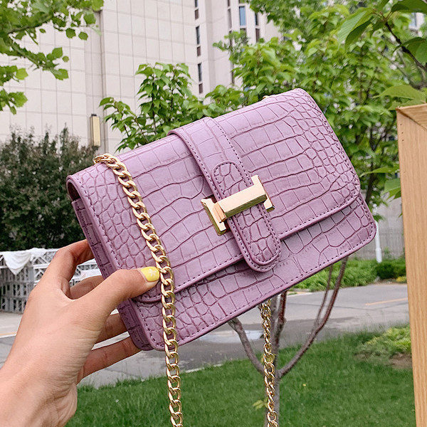 Γυναικεία έκο δερμάτινη τσάντα με μακριά μεταλλική αλυσίδα