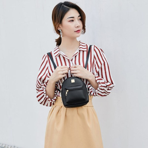 Napi női hátizsák cipzárral és két fogantyúval