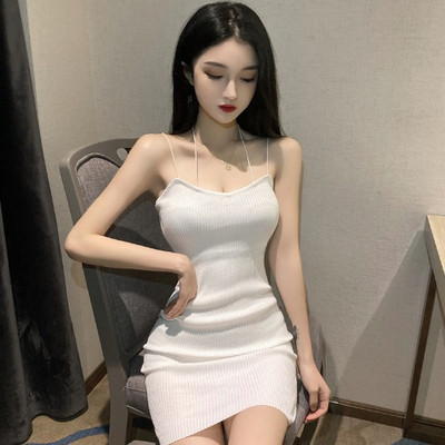 Alkalmi női ruha vékony pántokkal Karcsú modell