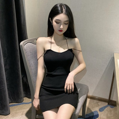 Alkalmi női ruha vékony pántokkal Karcsú modell