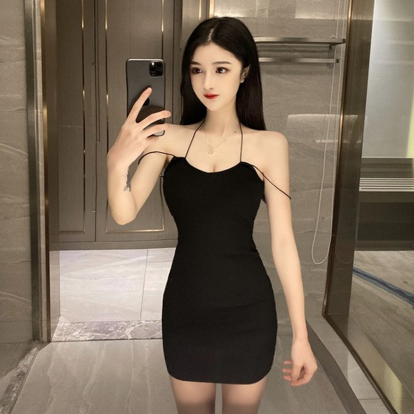 Alkalmi női ruha vékony pántokkal Karcsú modell