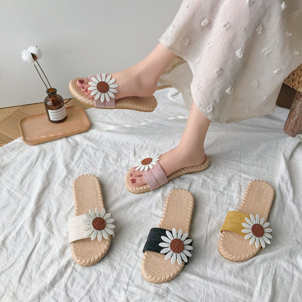 Ежедневни дамски чехли с равна подметка и 3D цвете