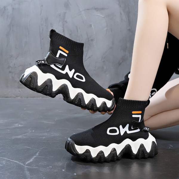 Νέο μοντέλο γυναικεία αθλητικά παπούτσια με τραχιά σόλα