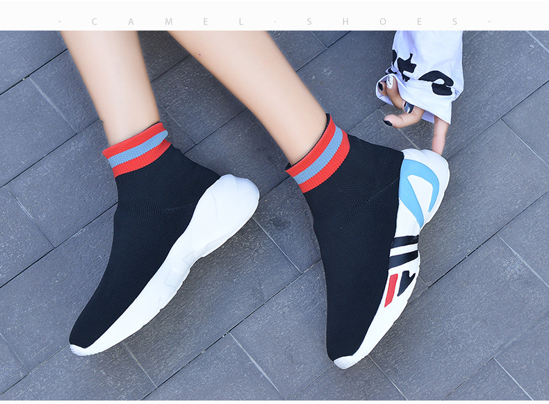 Модерни дамски маратонки с шарена подметка - тип чорап в черен цвят