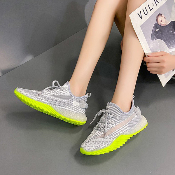 Női hétköznapi tavaszi tornacipő fűzővel és lapos talppal