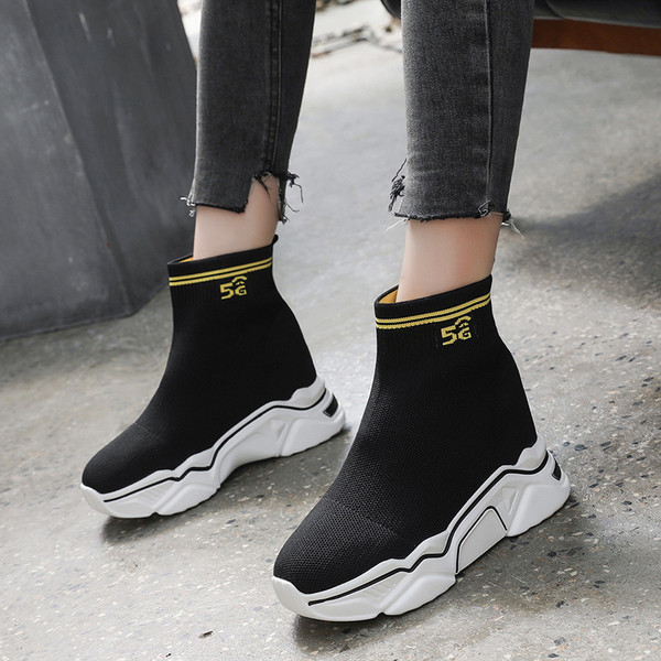 Modern női magas szárú tornacipő fekete platformmal