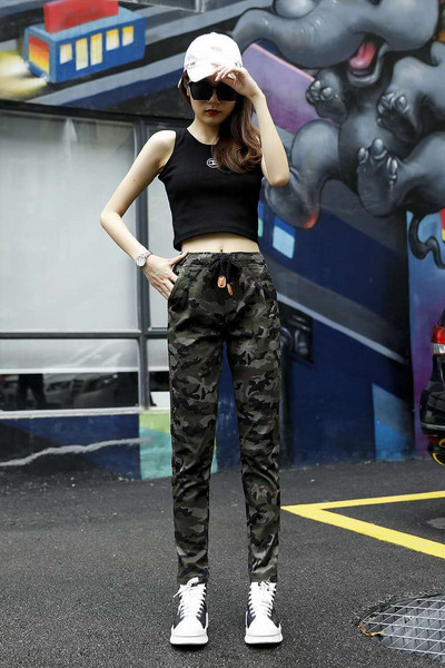 Pantaloni sport de camuflaj de dama cu talie inalta si buzunare