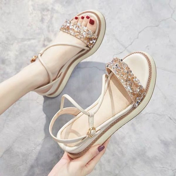 Női alkalmi szandál kövekkel - alacsony platform