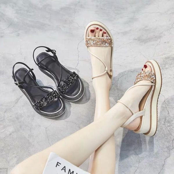 Női alkalmi szandál kövekkel - alacsony platform