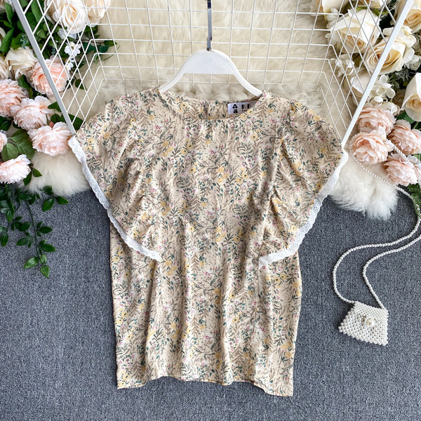 Γυναικεία μπλούζα με βολάν και λουλουδάτο μοτίβο