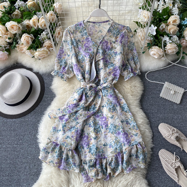 Női ruha virágmintás derékkötővel - spitz nyakkivágással