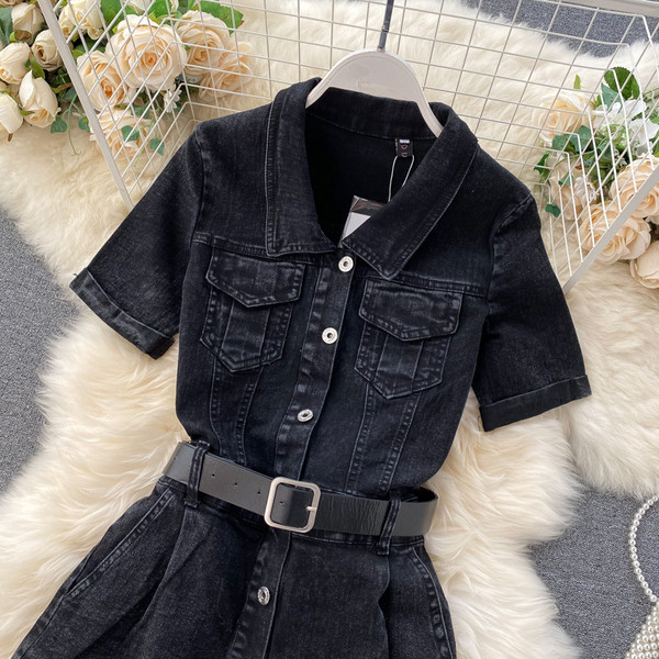 Дамски къс гащеризон от деним с къс ръкав и колан