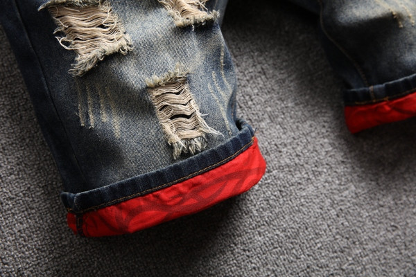 Lezser 3/4-es férfi farmer, szakadt motívummal és zsebekkel