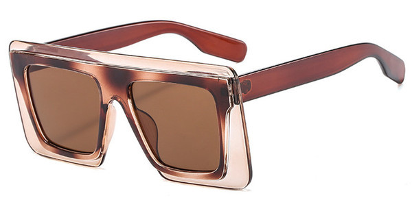 Νέο μοντέλο γυαλιά ηλίου με τετράγωνο σχήμα