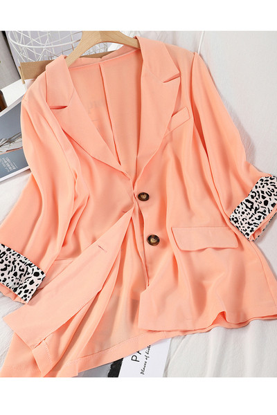 Γυναικείο σακάκι με κουμπιά και λεοπάρ εκτύπωση στο μανίκι