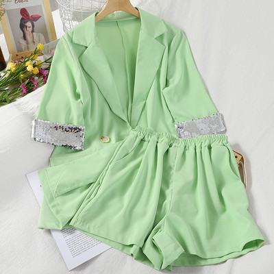 Модерен дамски комплект от сако с 3/4 ръкав и пайети и къси панталони