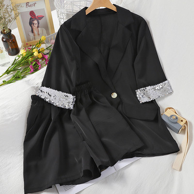 Модерен дамски комплект от сако с 3/4 ръкав и пайети и къси панталони