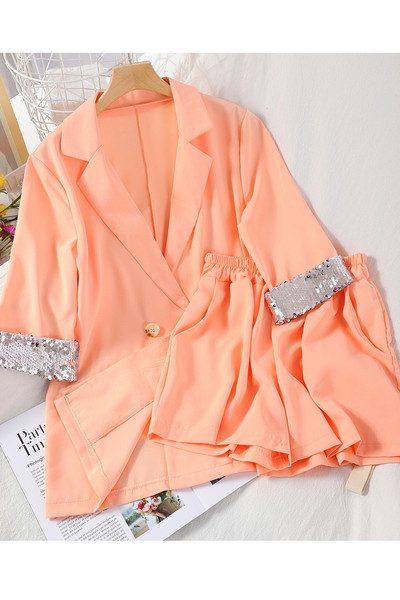 Модерен дамски комплект от сако с 3/4 ръкав и пайети и къси панталони