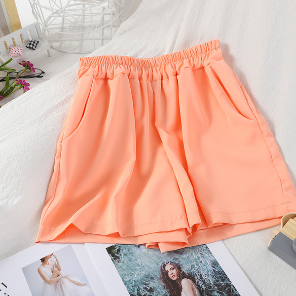 Модерен дамски комплект от сако с 3/4 ръкав и пайети и къси панталони