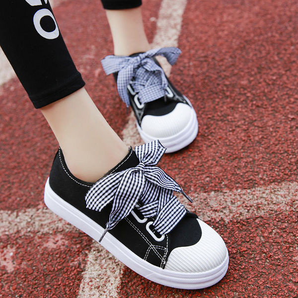 Casual γυναικεία αθλητικά παπούτσια με καρό κορδόνια και επίπεδη σόλα