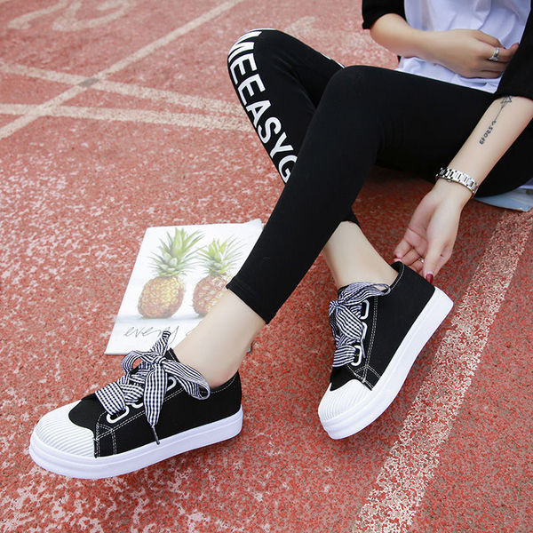 Casual γυναικεία αθλητικά παπούτσια με καρό κορδόνια και επίπεδη σόλα