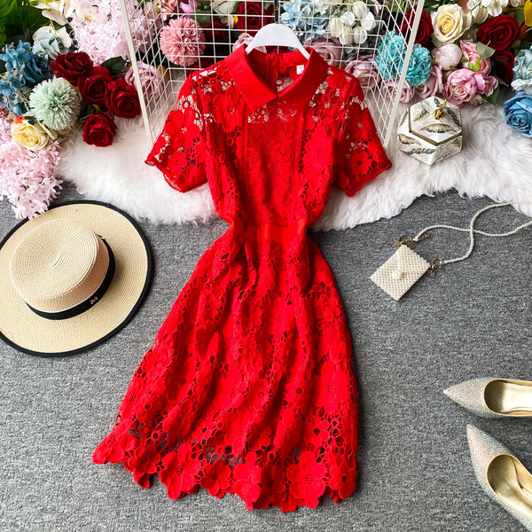 Női csipkeruha rövid ujjú, klasszikus gallérral