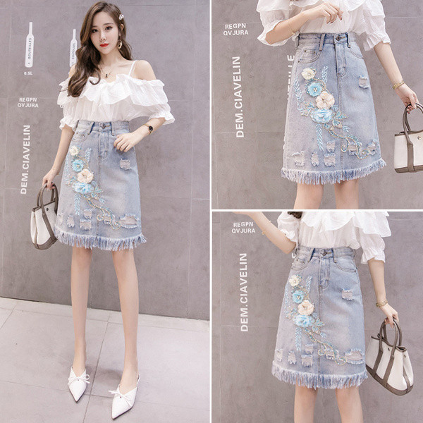 Μοντέρνα τζιν φούστα με τρισδιάστατο στοιχείο και ψηλή μέση