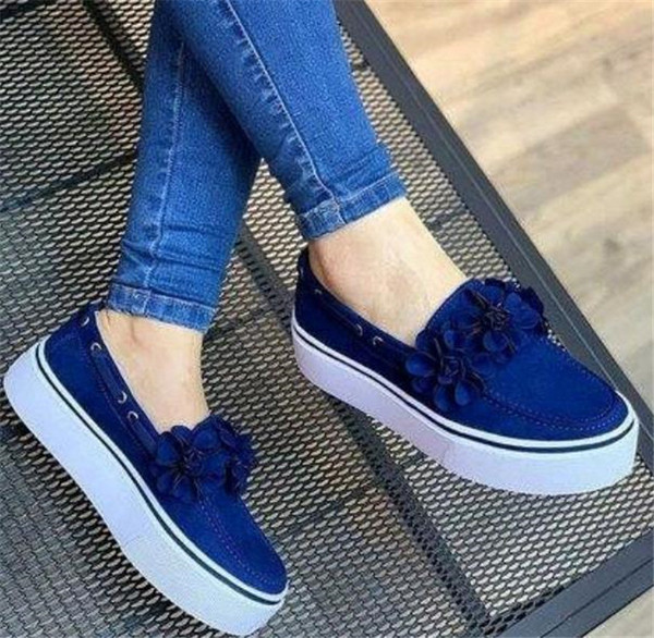 Ежедневни дамски обувки с 3D елементи 