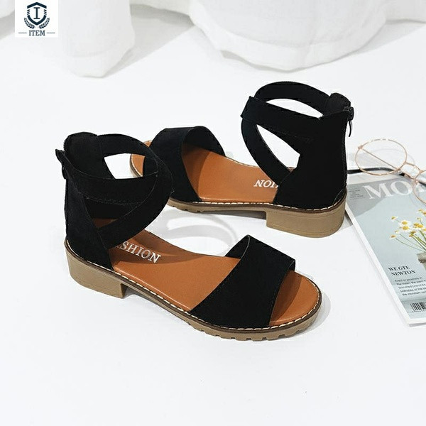 Modern női szandál 3,5 cm-es sarokkal, öko velúrból