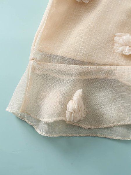 Μοντέρνο γυναικείο φόρεμα σε μπεζ χρώμα με κοντά μανίκια και κορδόνια