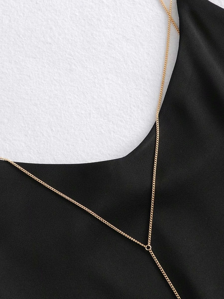 Stiilne õhukeste metallrihmadega naiste topp - musta värvi