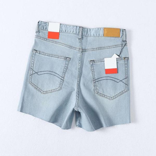 Къси дънкови панталони с изрязани части в син цвят