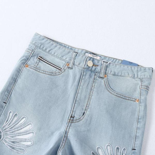 Къси дънкови панталони с изрязани части в син цвят