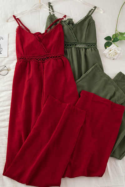 Μακριά γυναικεία ολόσωμη  φόρμα με ιμάντες και λαιμόκοψη