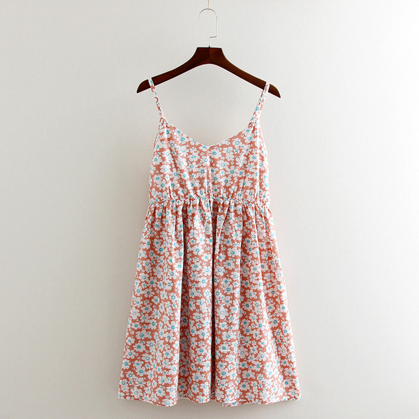 Alkalmi női virágos ruha vékony pántokkal, rugalmas derékkal