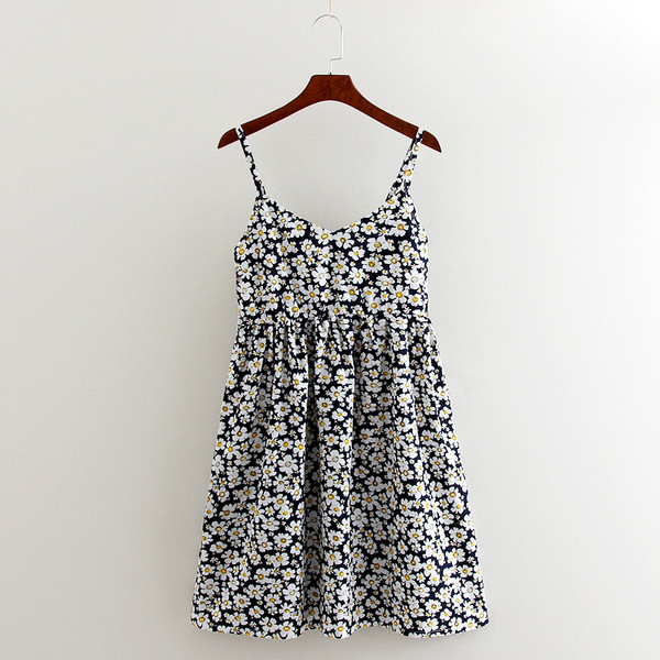 Alkalmi női virágos ruha vékony pántokkal, rugalmas derékkal