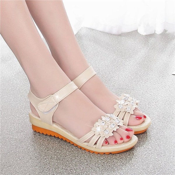 Uus mudel kivikestega ja 3D elemendiga naiste sandaalid - sobivad rasedatele