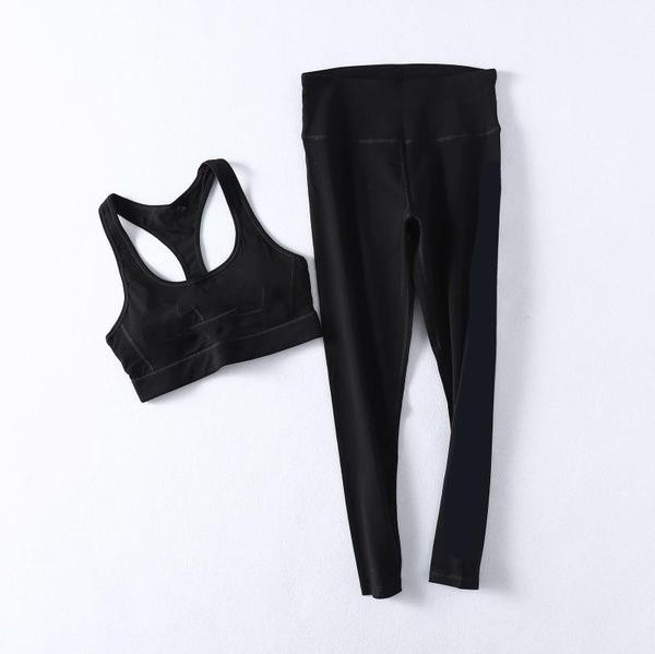 Spordikomplekt pikkadest mustadest retuusidest ja rinnakatest