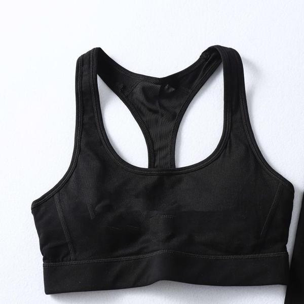 Spordikomplekt pikkadest mustadest retuusidest ja rinnakatest