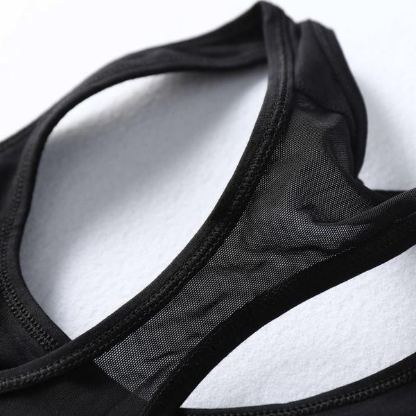 Spordikomplekt pikkadest mustadest retuusidest ja rinnakatest