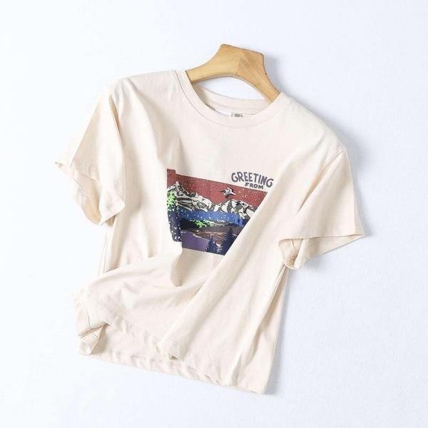 Κοντό φαρδύ μπλουζάκι με έγχρωμη εκτύπωση και κοντά μανίκια