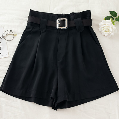 Pantaloni scurți de damă cu talie înaltă și curea